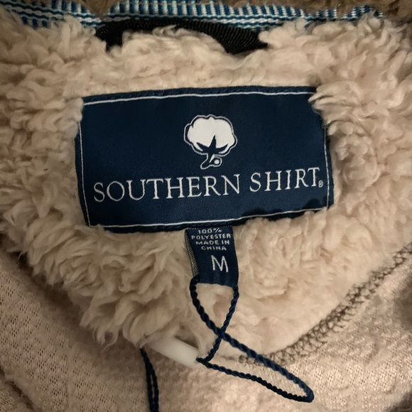 Medium souther shirt pullover like new - Picture 2 of 2
